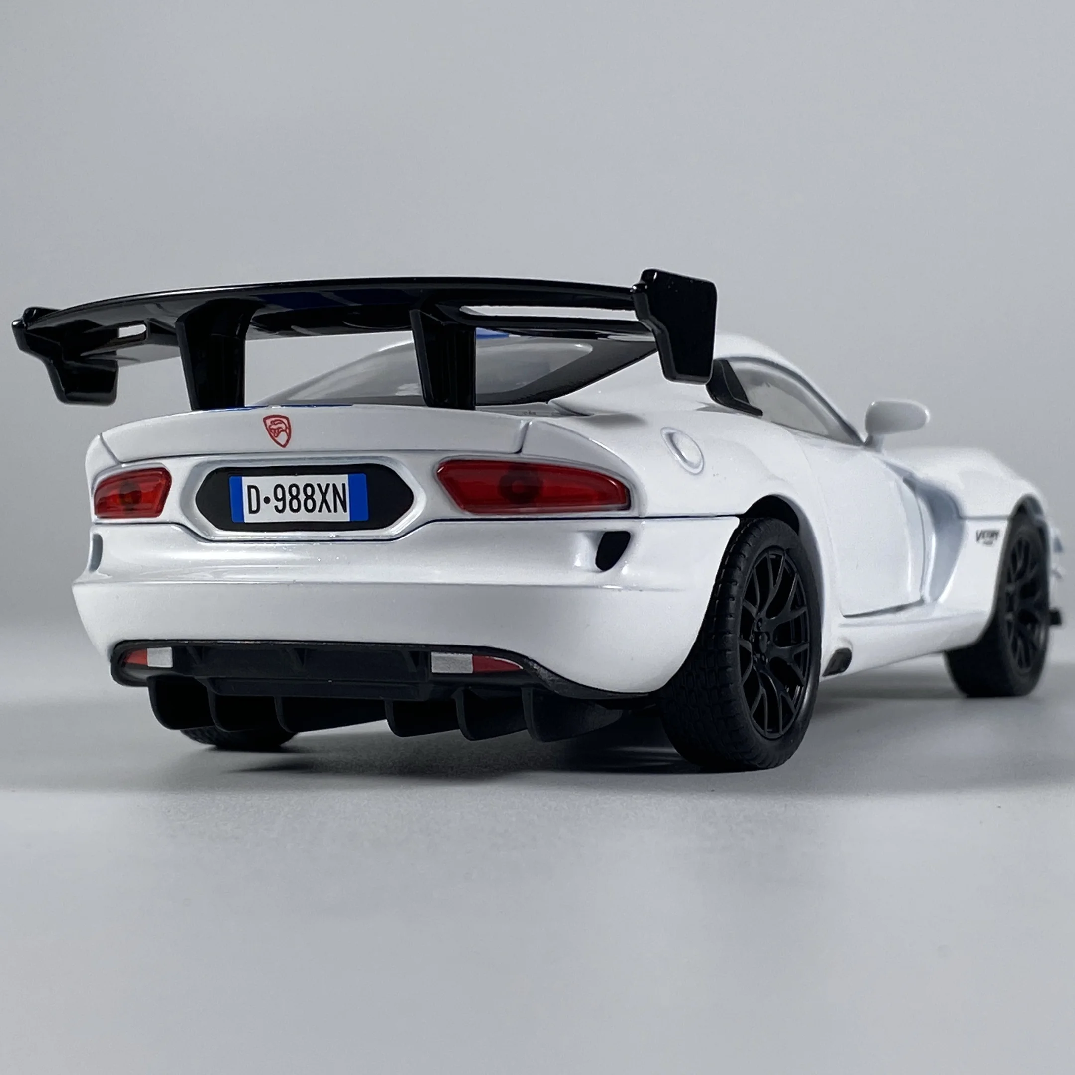 Dodge Viper ACR 1:32 Scale Diecast Model 6 Dodge Viper ACR 1:32 Scale Diecast Model - Image 6