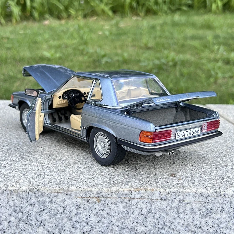 Mercedes-Benz 350SL Diecast Model 1/18 Scale 5 Mercedes-Benz 350SL Diecast Model 1/18 Scale - Image 5