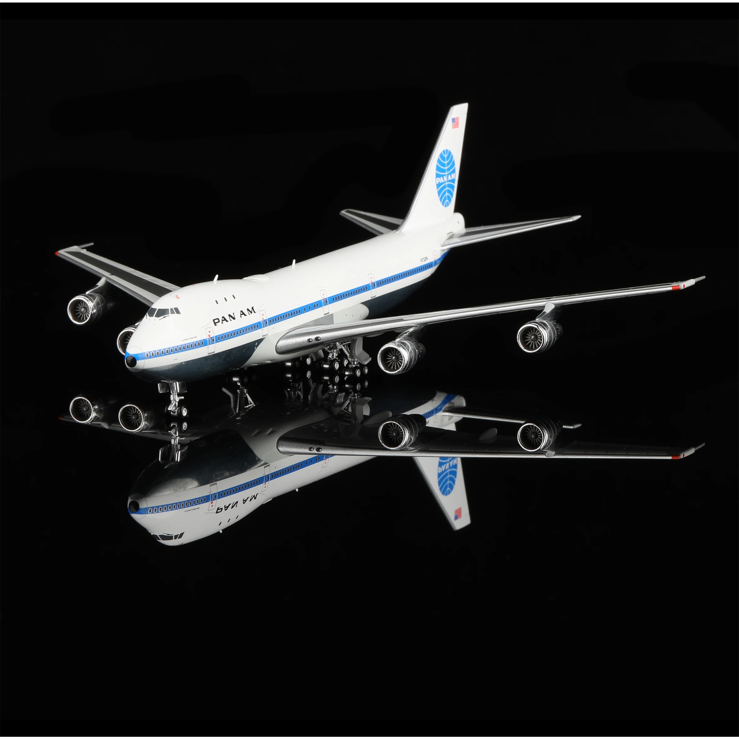 Pan Am B747-100 Diecast Model 1:400 Scale 4 Pan Am B747-100 Diecast Model 1:400 Scale - Image 4