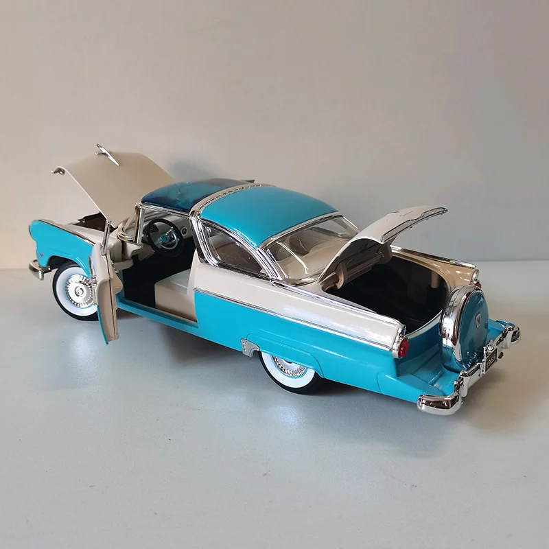 1:18 Scale Diecast 1955 Ford Crown Victoria Model 4 1:18 Scale Diecast 1955 Ford Crown Victoria Model - Image 4
