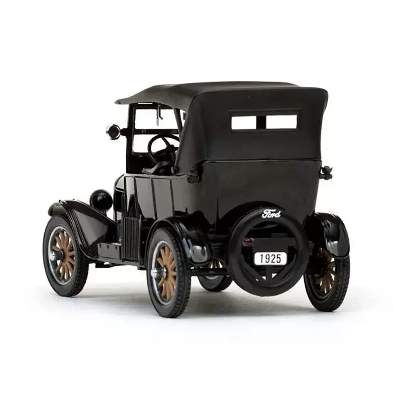 1925 Ford T Classic Car 1:24 Diecast Model 3 1925 Ford T Classic Car 1:24 Diecast Model - Image 3