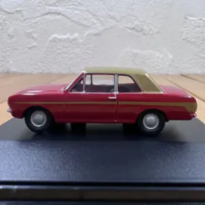 Ford Cortina 1:76 Scale Die-Cast Model 8 S2618717ea0884962b4c22ef1a71ccc8am