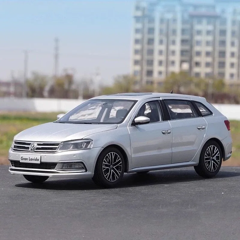 VW Gran Lavida 1:18 Diecast Model Silver 2 VW Gran Lavida 1:18 Diecast Model Silver - Image 2