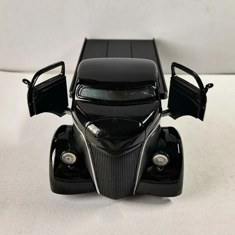 1947 Ford COE Truck 1:24 Scale Diecast Model 4 1947 Ford COE Truck 1:24 Scale Diecast Model - Image 4