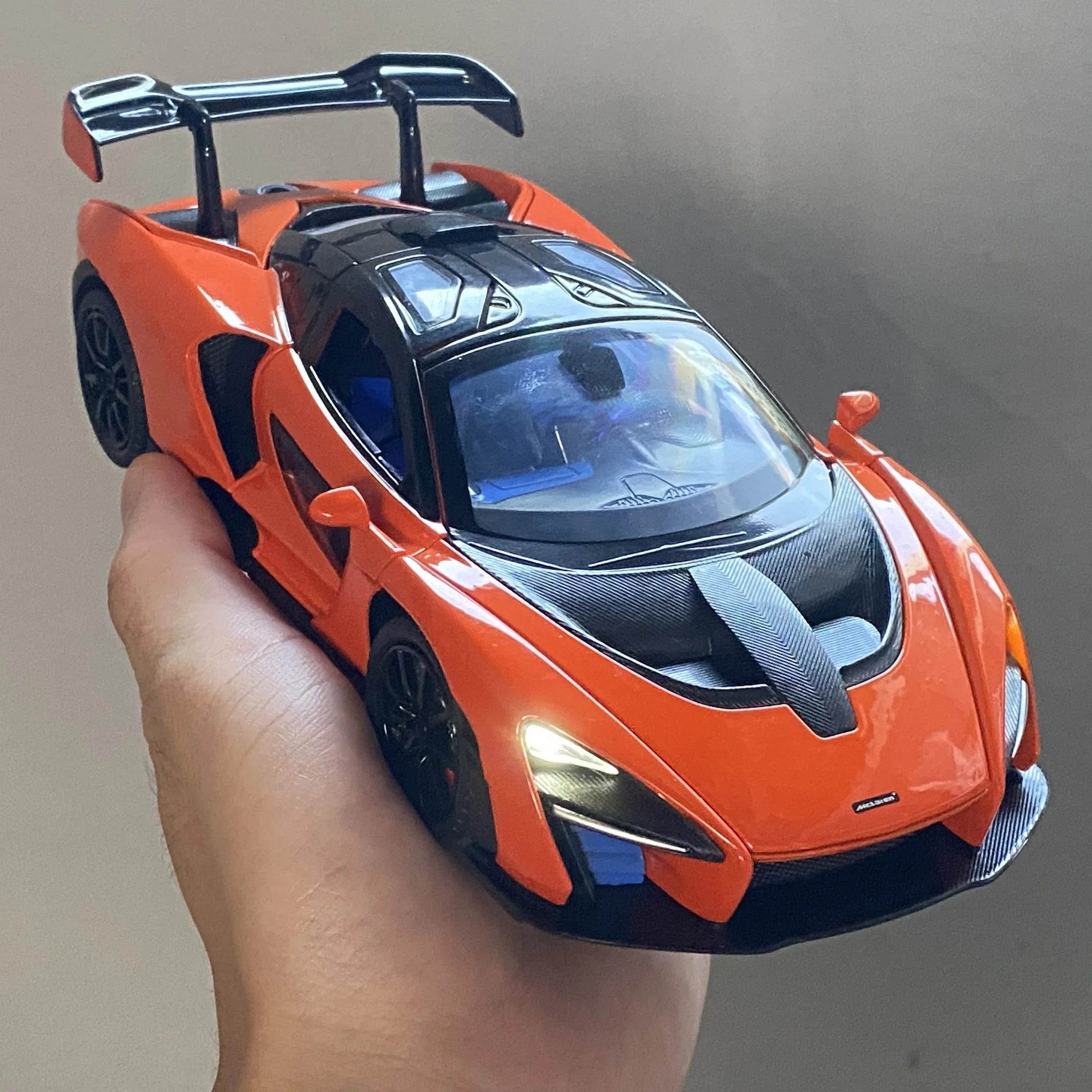 McLaren Senna 1:24 Die-Cast Model Car 2 McLaren Senna 1:24 Die-Cast Model Car - Image 2