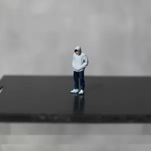 1:64 Scale Pink Helmet Motorcycle Girl Figure 12 S272570cd3a004377a6192f605794722fV 2