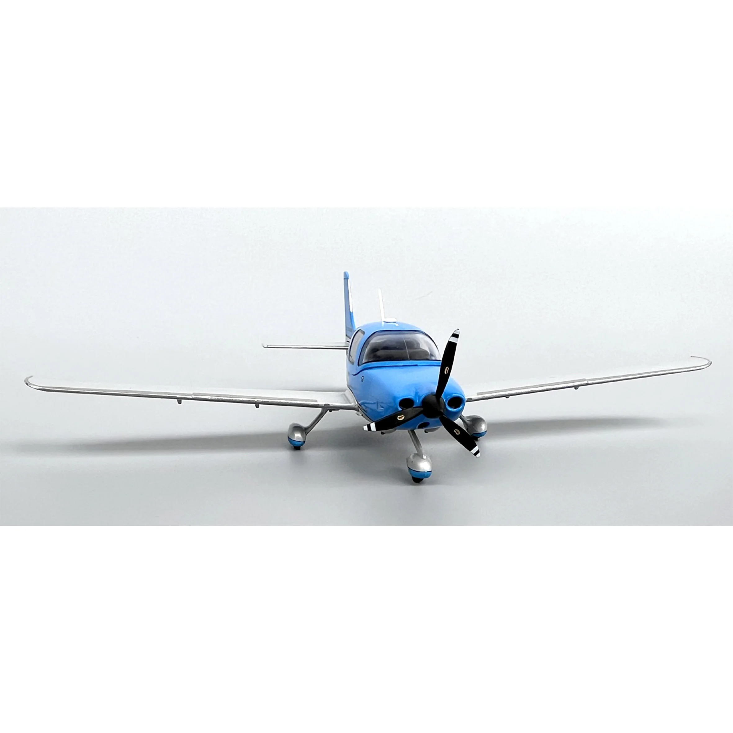 1/72 SR22T-GTS Carbon Aircraft Model N221CL 3 1/72 SR22T-GTS Carbon Aircraft Model N221CL - Image 3