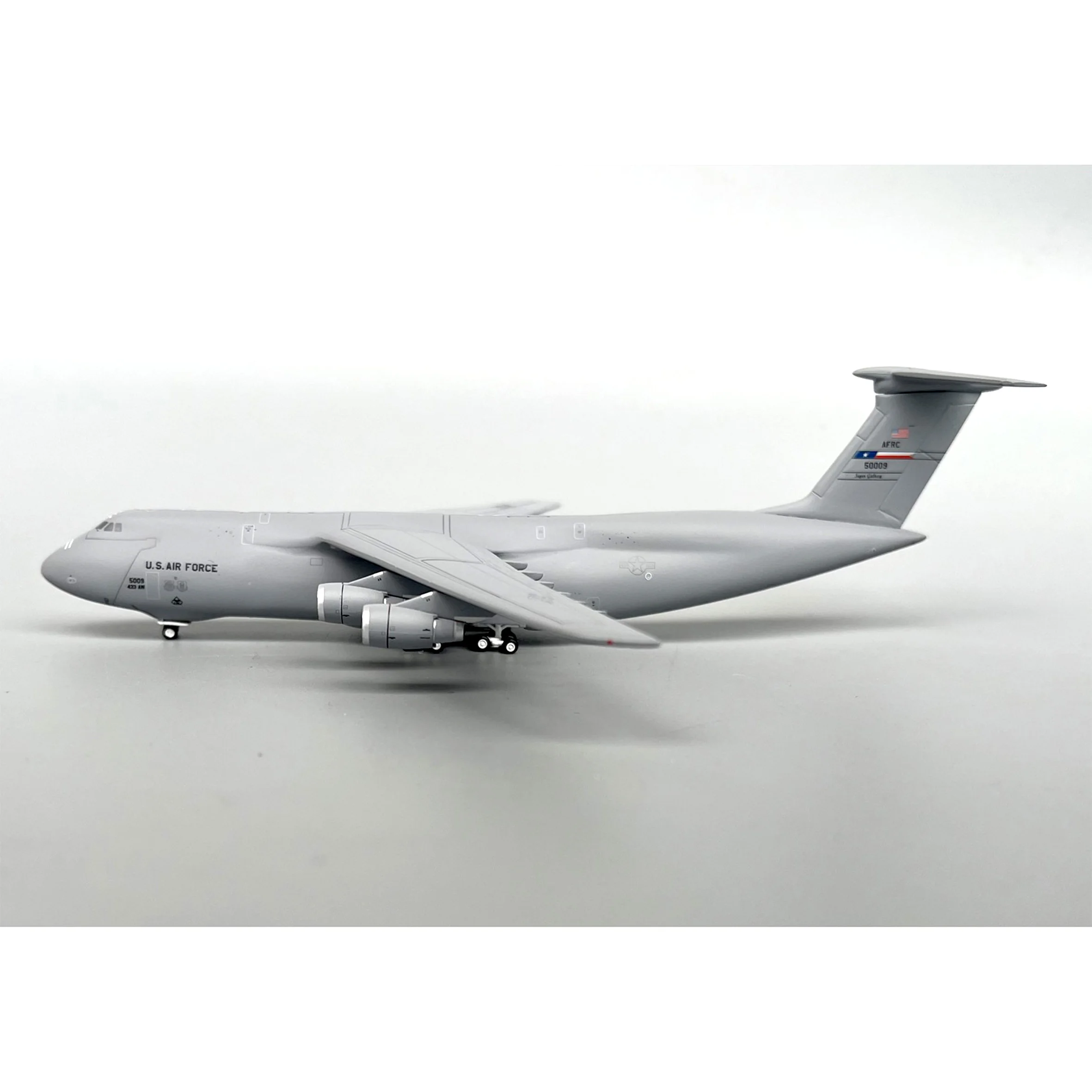 C-5M Heavy Transport Aircraft Model 1/400 Scale 3 C-5M Heavy Transport Aircraft Model 1/400 Scale - Image 3