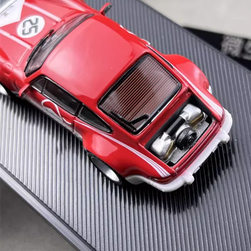 RM 1/64 Singer 930 Marlboro Diecast Model 5 RM 1/64 Singer 930 Marlboro Diecast Model - Image 5