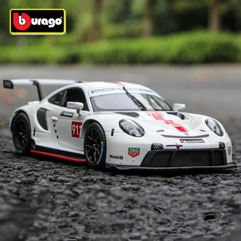 Porsche 911 RSR 1:24 Scale Diecast Model Car 2 Porsche 911 RSR 1:24 Scale Diecast Model Car - Image 2