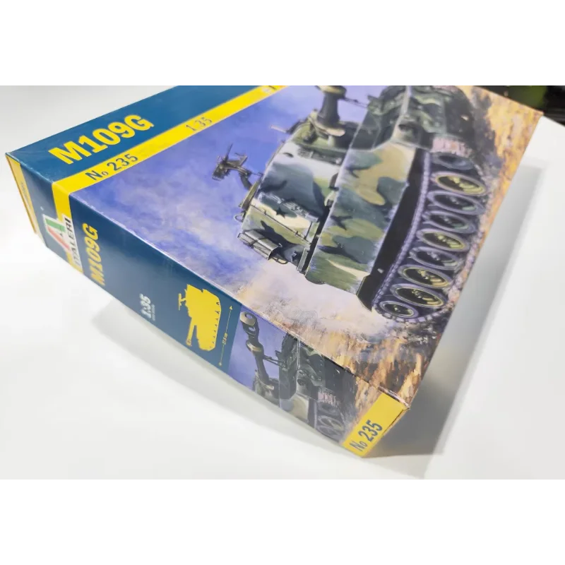 1/35 Scale M109G Howitzer Plastic Model Kit 2 1/35 Scale M109G Howitzer Plastic Model Kit - Image 2