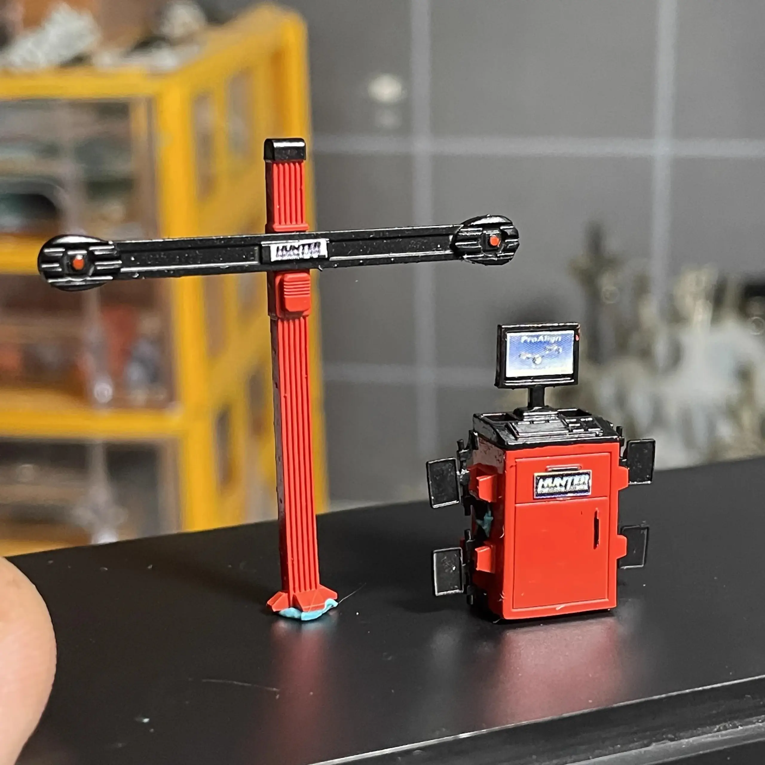 1:64 Scale Auto Repair Garage Diorama Model 3 1:64 Scale Auto Repair Garage Diorama Model - Image 3