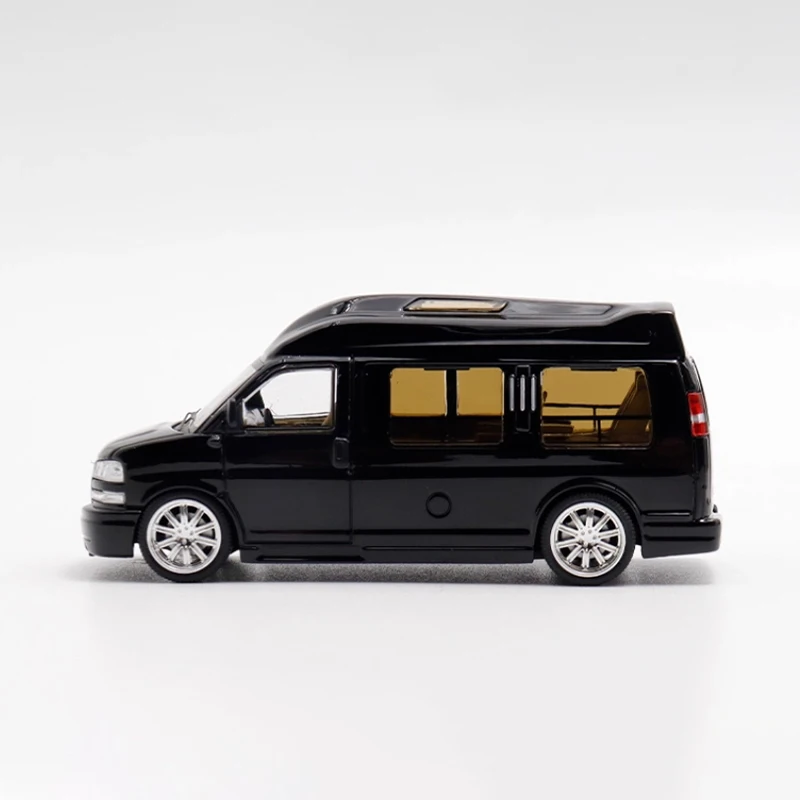 GOC Diecast 1:64 Scale GMC Savana SUV 4 GOC Diecast 1:64 Scale GMC Savana SUV - Image 4
