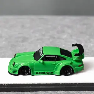 1/64 Scale Diecast Porsche 930 Model in Green 9 S306f7828346f4de59af50d4146b61658A