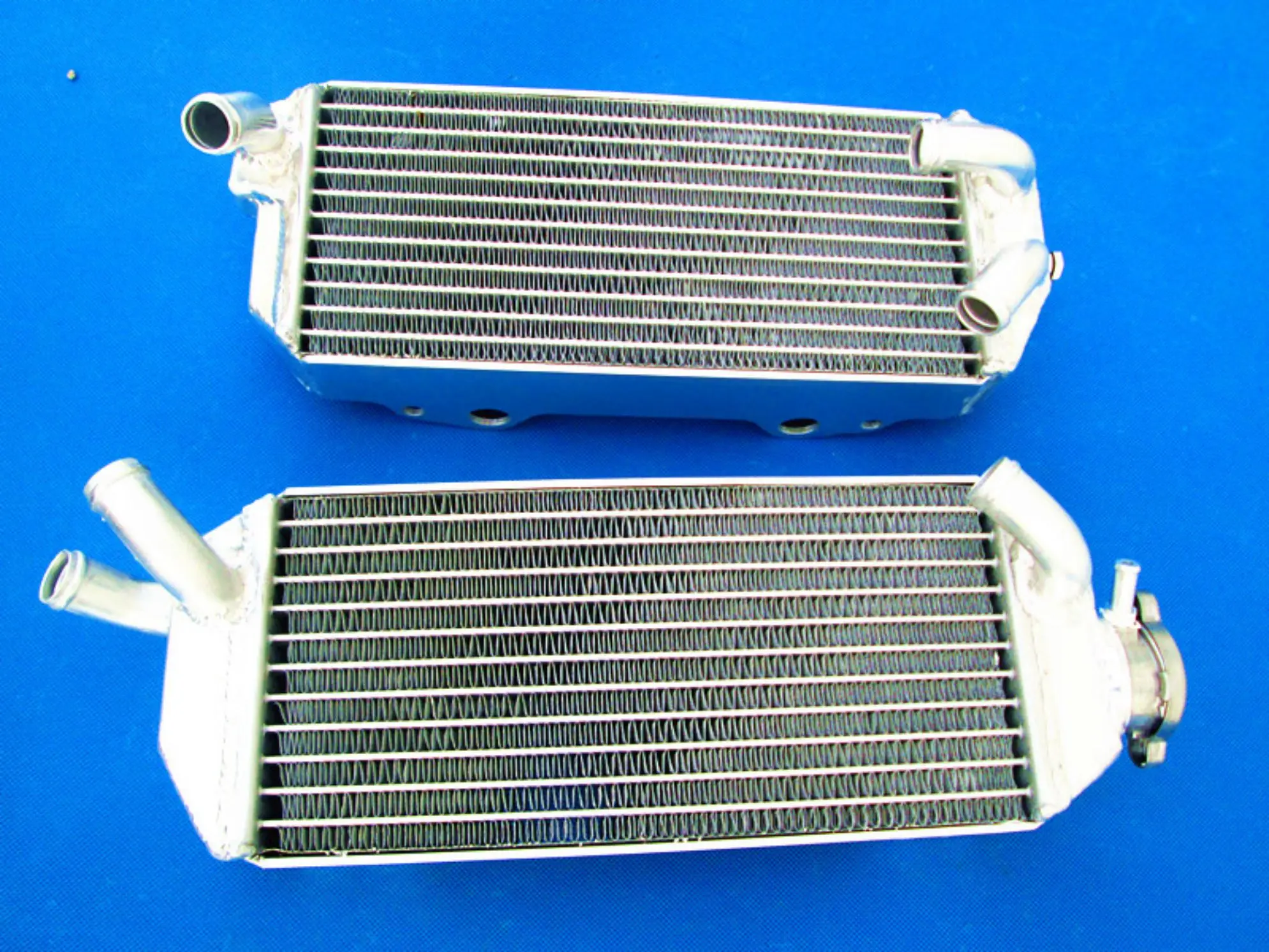 High-Performance Aluminum Radiator Set for Suzuki DRZ 2 High-Performance Aluminum Radiator Set for Suzuki DRZ - Image 2