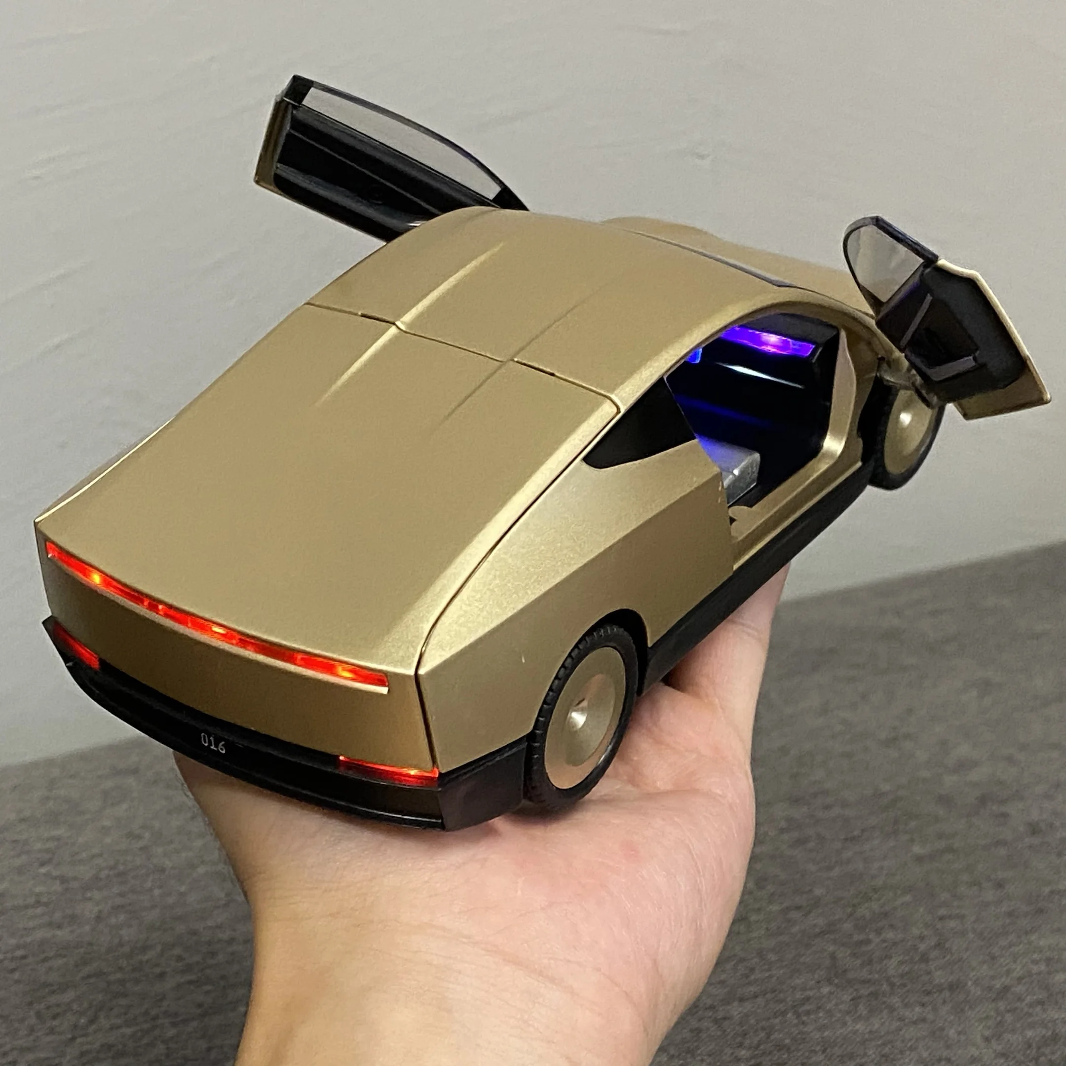 1:24 Scale Cybercab Robotaxi Diecast Model Car 3 1:24 Scale Cybercab Robotaxi Diecast Model Car - Image 3