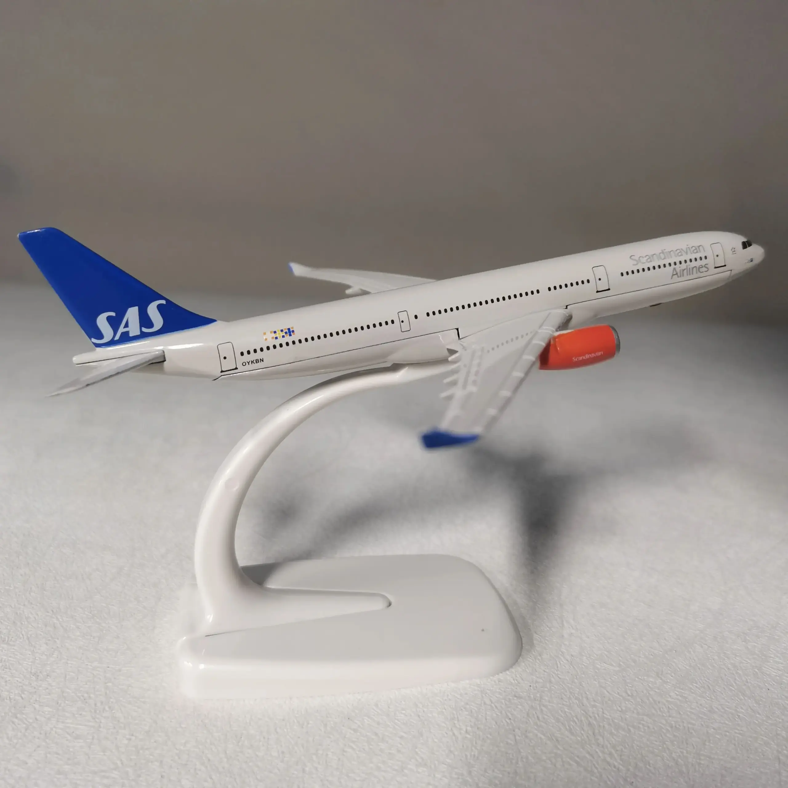 Airbus A330 Die-Cast Model Aircraft 16cm 7 Airbus A330 Die-Cast Model Aircraft 16cm - Image 7