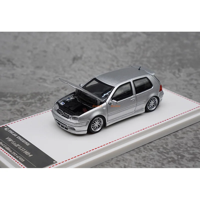 1:64 Golf MK4 Diecast Model in Silver 5 1:64 Golf MK4 Diecast Model in Silver - Image 5