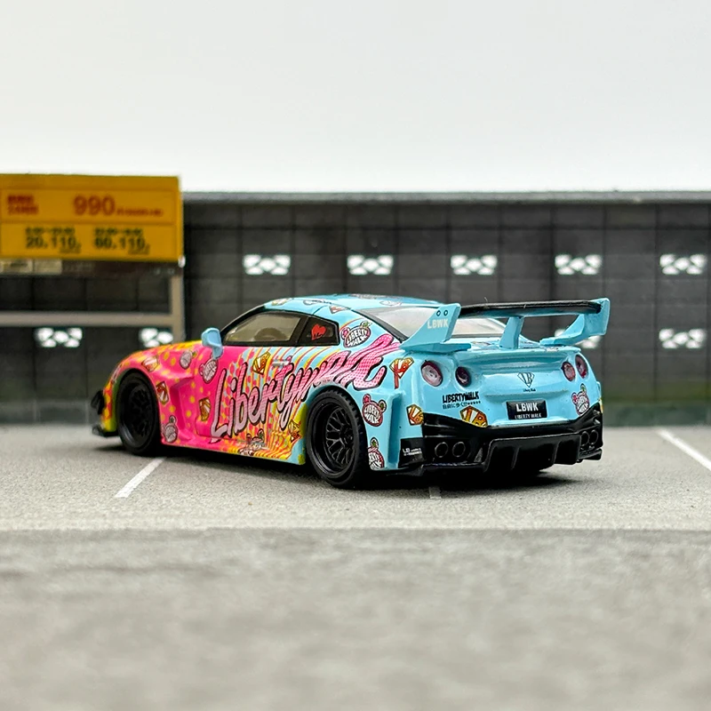 Diecast 1/64 Scale Nissan GTR R35 LB Model 4 Diecast 1/64 Scale Nissan GTR R35 LB Model - Image 4