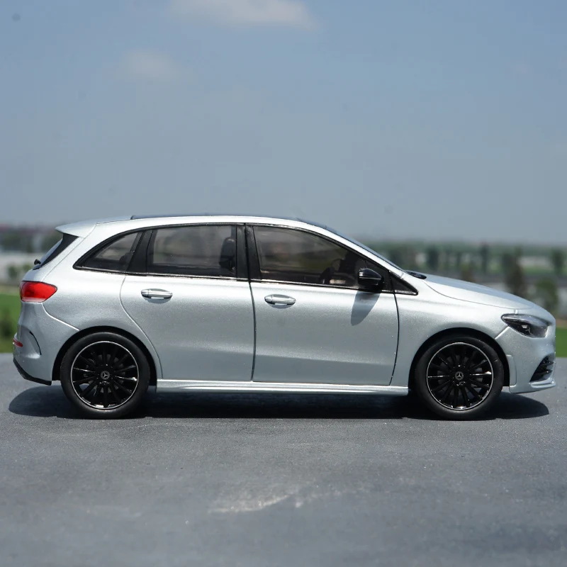 1/18 Mercedes B-Klasse Diecast Model Car 3 1/18 Mercedes B-Klasse Diecast Model Car - Image 3