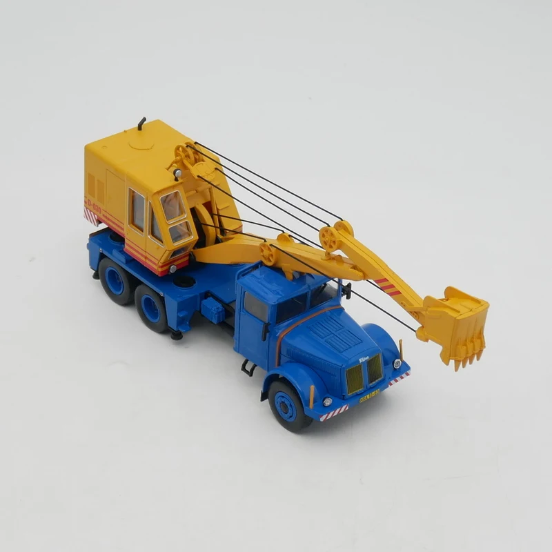 Tatra 111 D-030 Diecast Model 1:43 Scale 5 Tatra 111 D-030 Diecast Model 1:43 Scale - Image 5