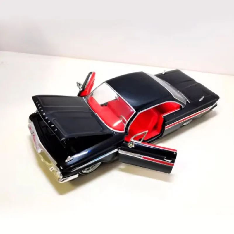 Jada 1:24 Scale 1961 Chevrolet Impala Model 2 Jada 1:24 Scale 1961 Chevrolet Impala Model - Image 2