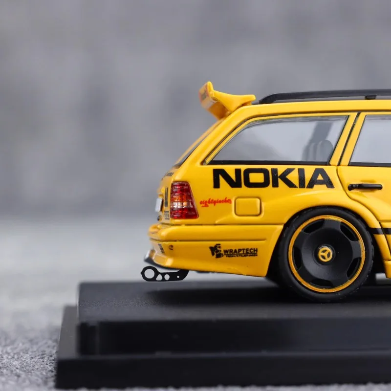 Benz S124 MODEII EVO2 Diecast Model Collection 4 Benz S124 MODEII EVO2 Diecast Model Collection - Image 4