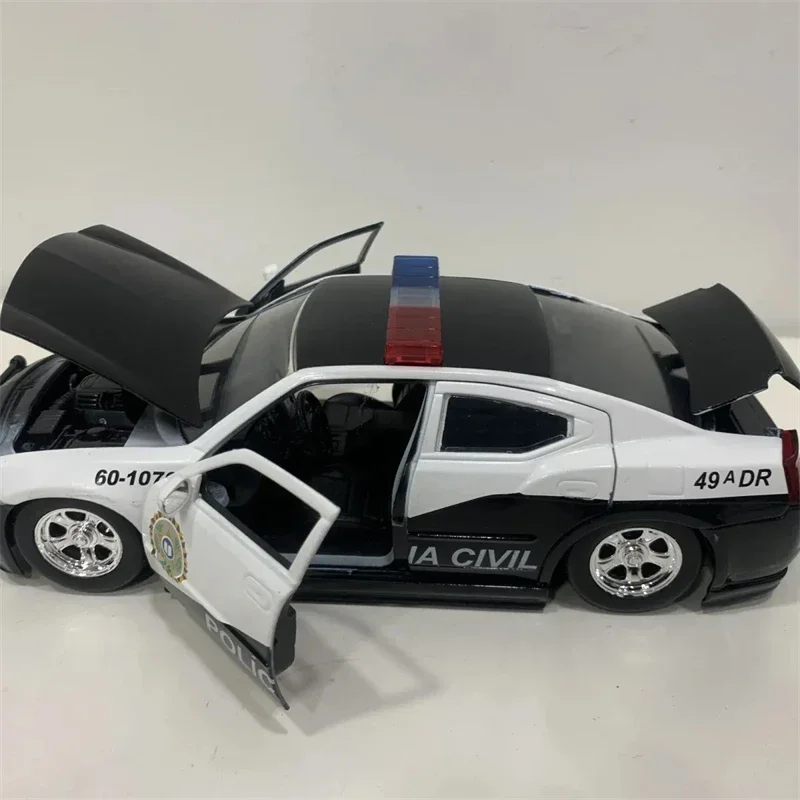 2006 Dodge Charger Police Car Diecast Model 1:24 6 2006 Dodge Charger Police Car Diecast Model 1:24 - Image 6