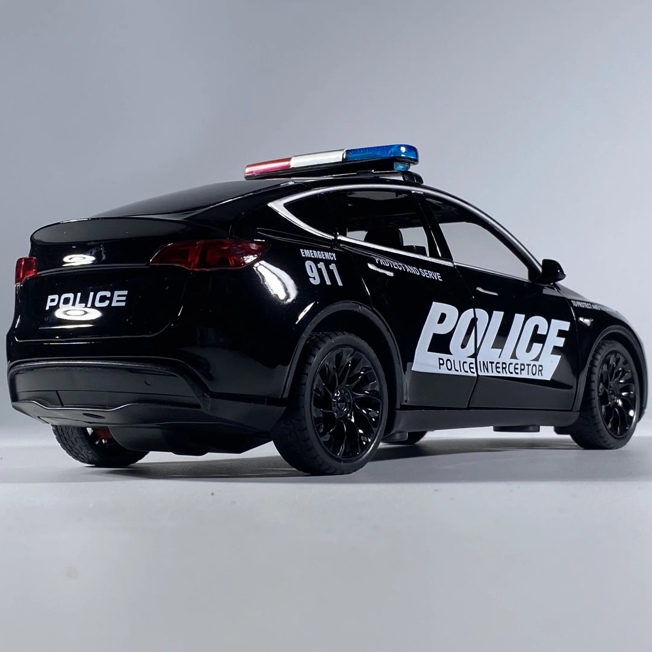 1:24 Scale Diecast Police Model Car with Lights 4 1:24 Scale Diecast Police Model Car with Lights - Image 4