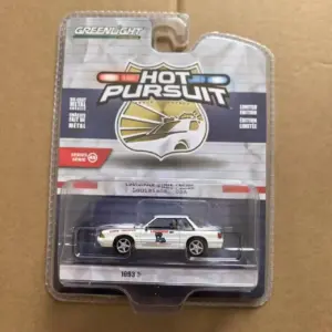 1:64 Scale Alloy Police Car Model 26 S38e069565e54420899b0bb0f4165b166p