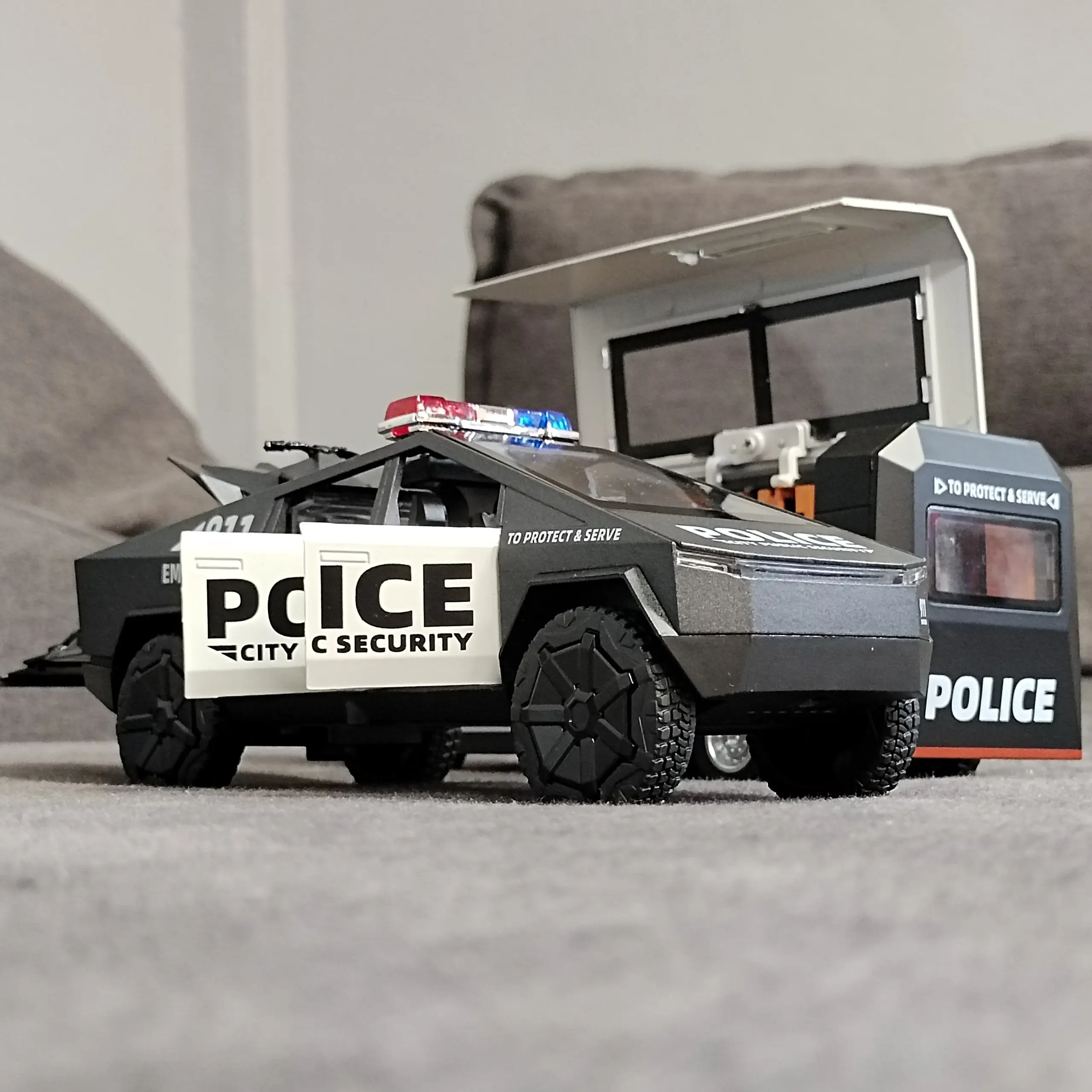 Police Cybertruck 1:32 Scale Diecast Model 3 Police Cybertruck 1:32 Scale Diecast Model - Image 3