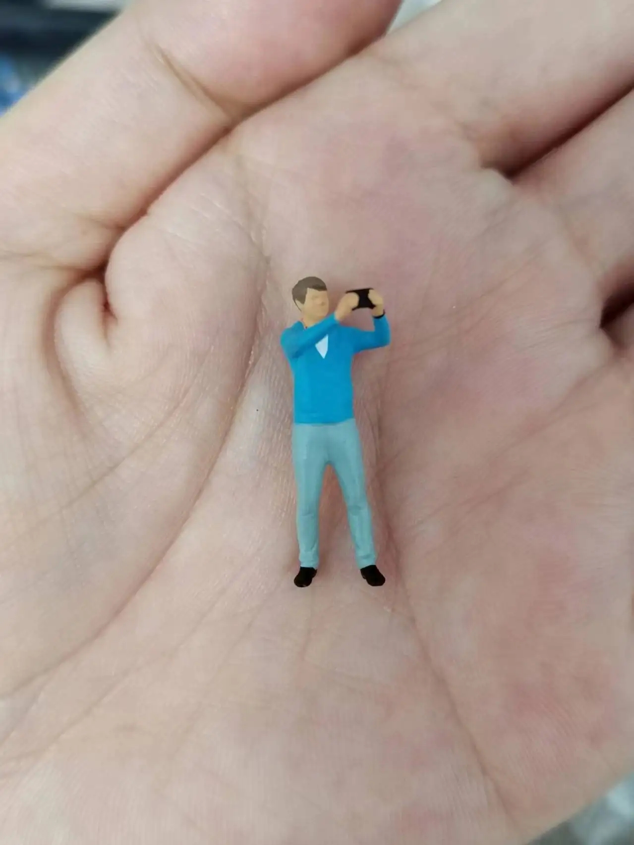 Resin Miniature Figures Set for Diorama 1:64 12 Resin Miniature Figures Set for Diorama 1:64 - Image 12