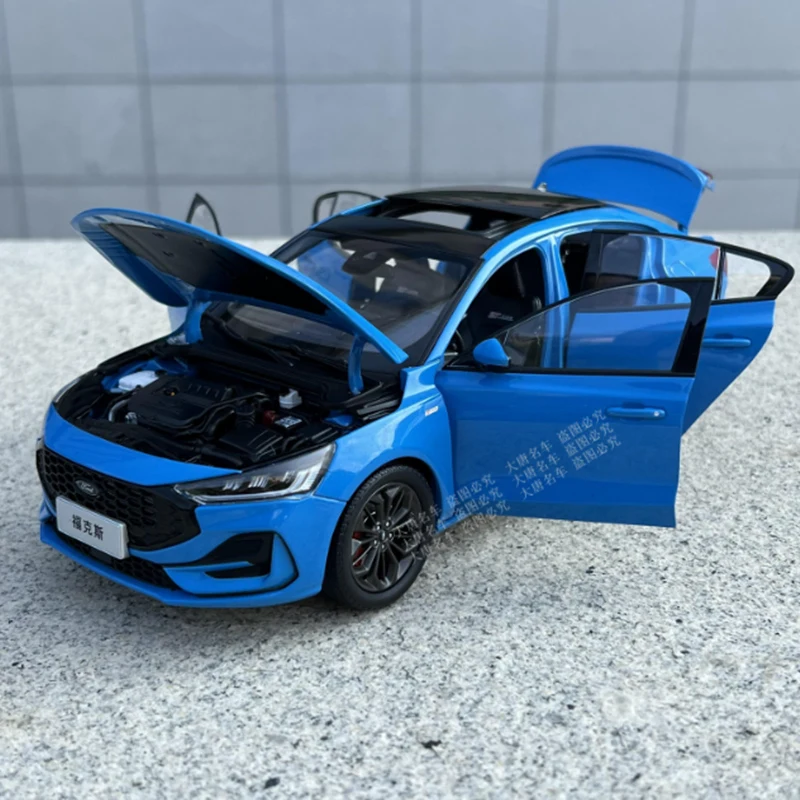 Large 1:18 Diecast Alloy Car Model Blue 9 Large 1:18 Diecast Alloy Car Model Blue - Image 9