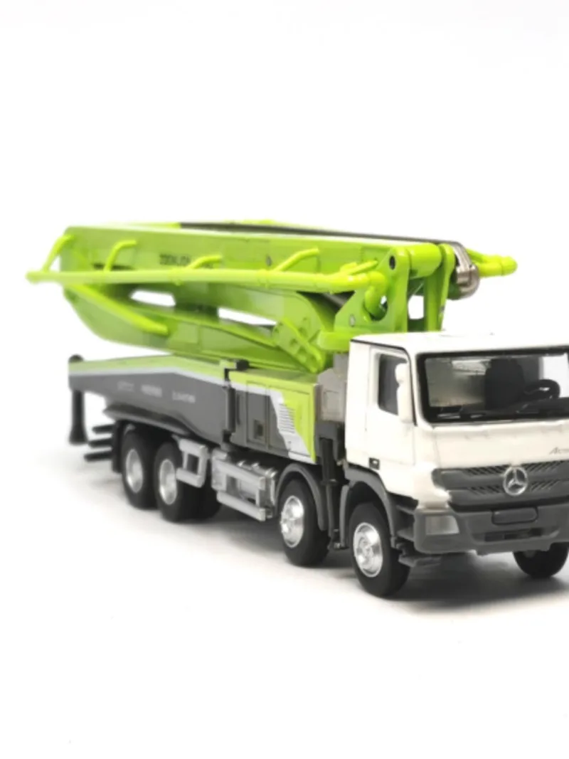 Diecast 1:100 Concrete Pump Truck Model 2 Diecast 1:100 Concrete Pump Truck Model - Image 2