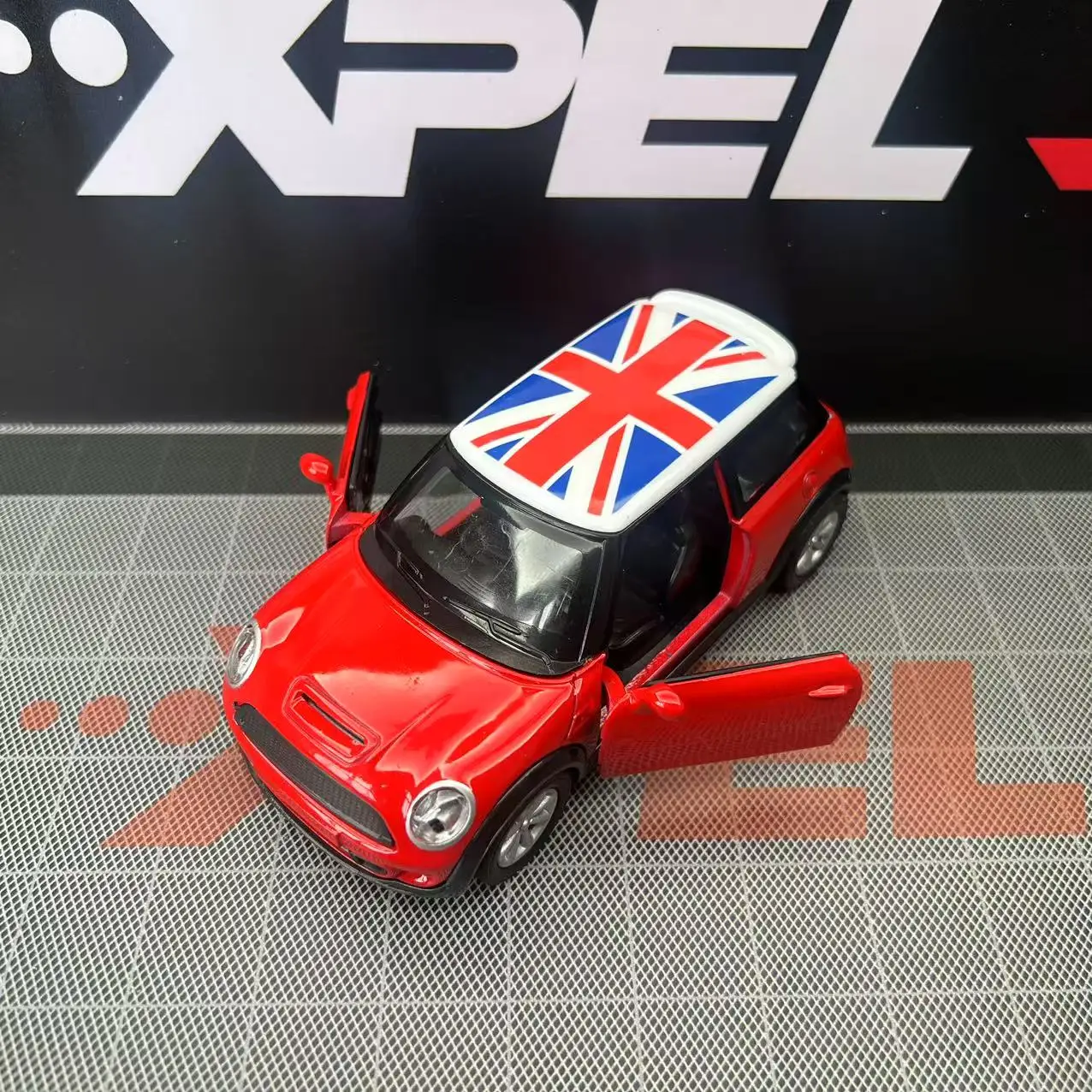 1:36 Scale Diecast Mini Cooper Model Red/White 2 1:36 Scale Diecast Mini Cooper Model Red/White - Image 2