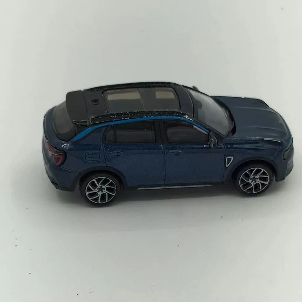Lynk & Co 01 1:64 Scale Die-Cast Model Car 5 Lynk & Co 01 1:64 Scale Die-Cast Model Car - Image 5