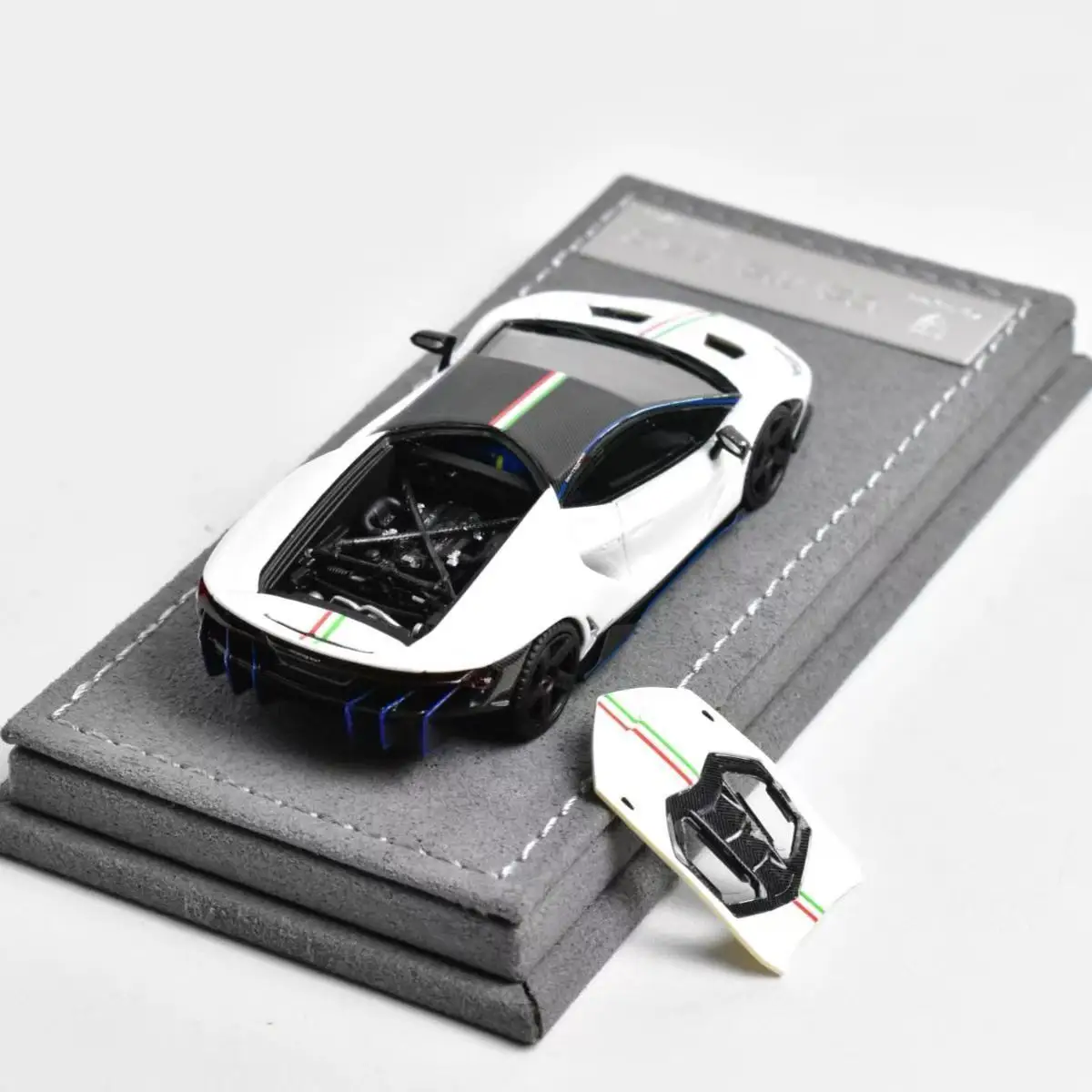CentenaRio LP770-4 Diecast Model 1:64 Scale 5 CentenaRio LP770-4 Diecast Model 1:64 Scale - Image 5