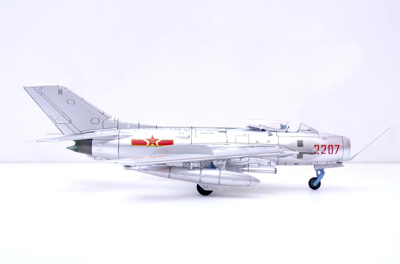 1/72 Scale Chinese J-6 Fighter Model 5 1/72 Scale Chinese J-6 Fighter Model - Image 5