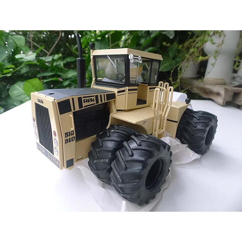 Big Bud 525/84 1:32 Scale Diecast Model 3 Big Bud 525/84 1:32 Scale Diecast Model - Image 3