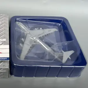 C-5M Heavy Transport Aircraft Model 1/400 Scale 11 S3da63365dc4d42e791ada87f57645733T