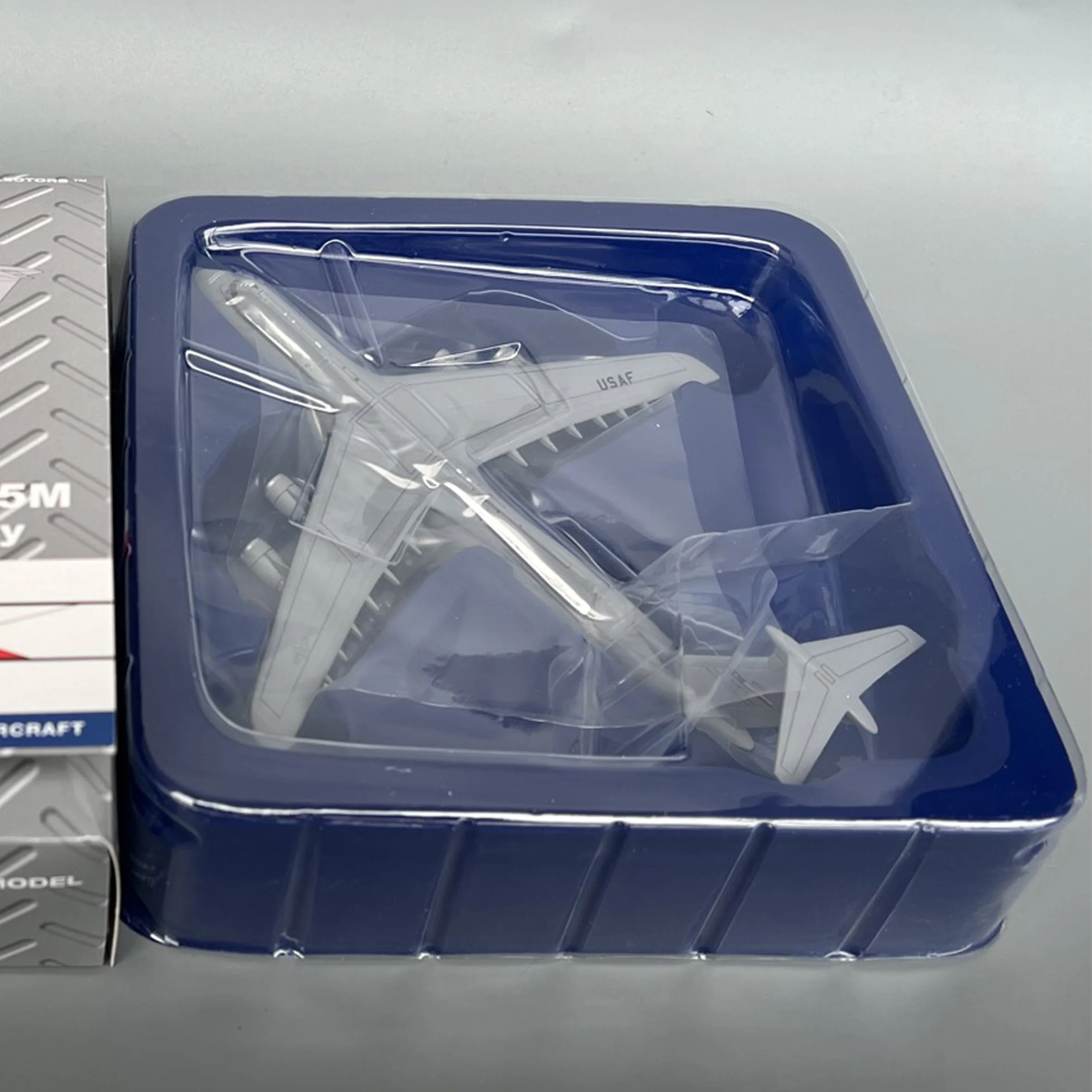 C-5M Heavy Transport Aircraft Model 1/400 Scale 6 C-5M Heavy Transport Aircraft Model 1/400 Scale - Image 6