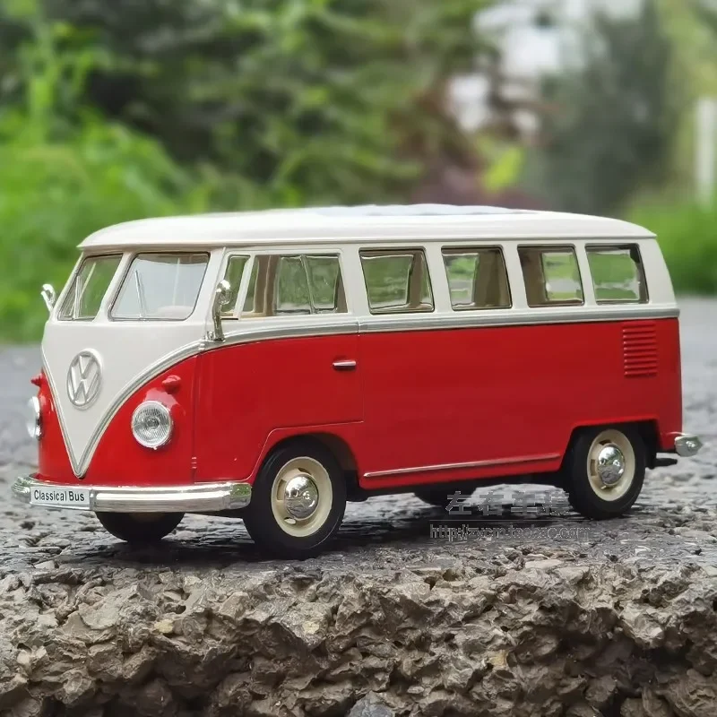 1963 Volkswagen T1 Bus 1:24 Diecast Model 2 1963 Volkswagen T1 Bus 1:24 Diecast Model - Image 2