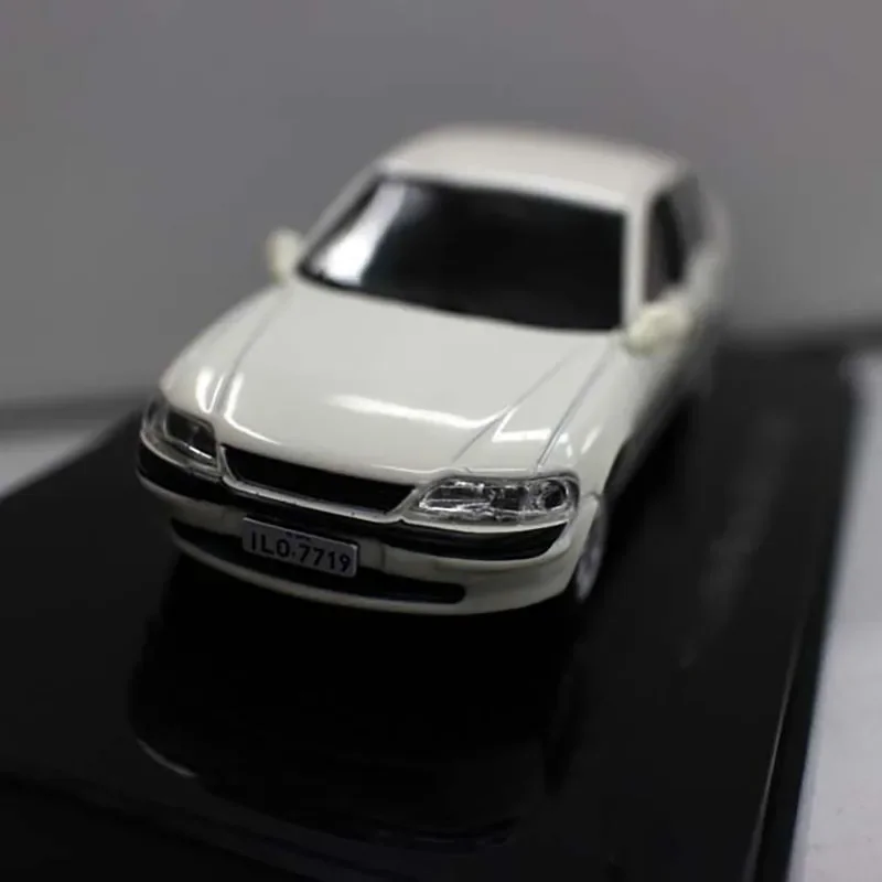 Chevy Vectra 1998 Scale Model 1:43 Diecast 4 Chevy Vectra 1998 Scale Model 1:43 Diecast - Image 4