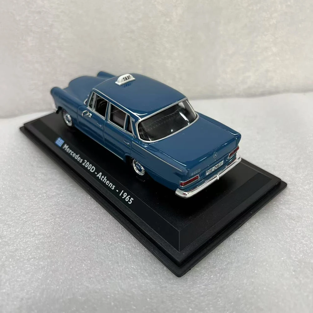 1:43 Scale Mercedes 200D Classic Model 2 1:43 Scale Mercedes 200D Classic Model - Image 2