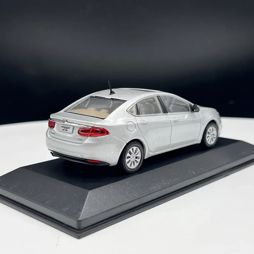 Fiat Viaggio 1:43 Scale Die-Cast Model 4 Fiat Viaggio 1:43 Scale Die-Cast Model - Image 4