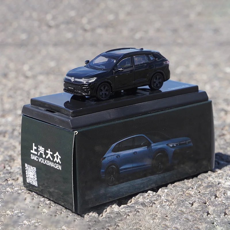 1:64 Scale White SUV Diecast Model Car 5 1:64 Scale White SUV Diecast Model Car - Image 5