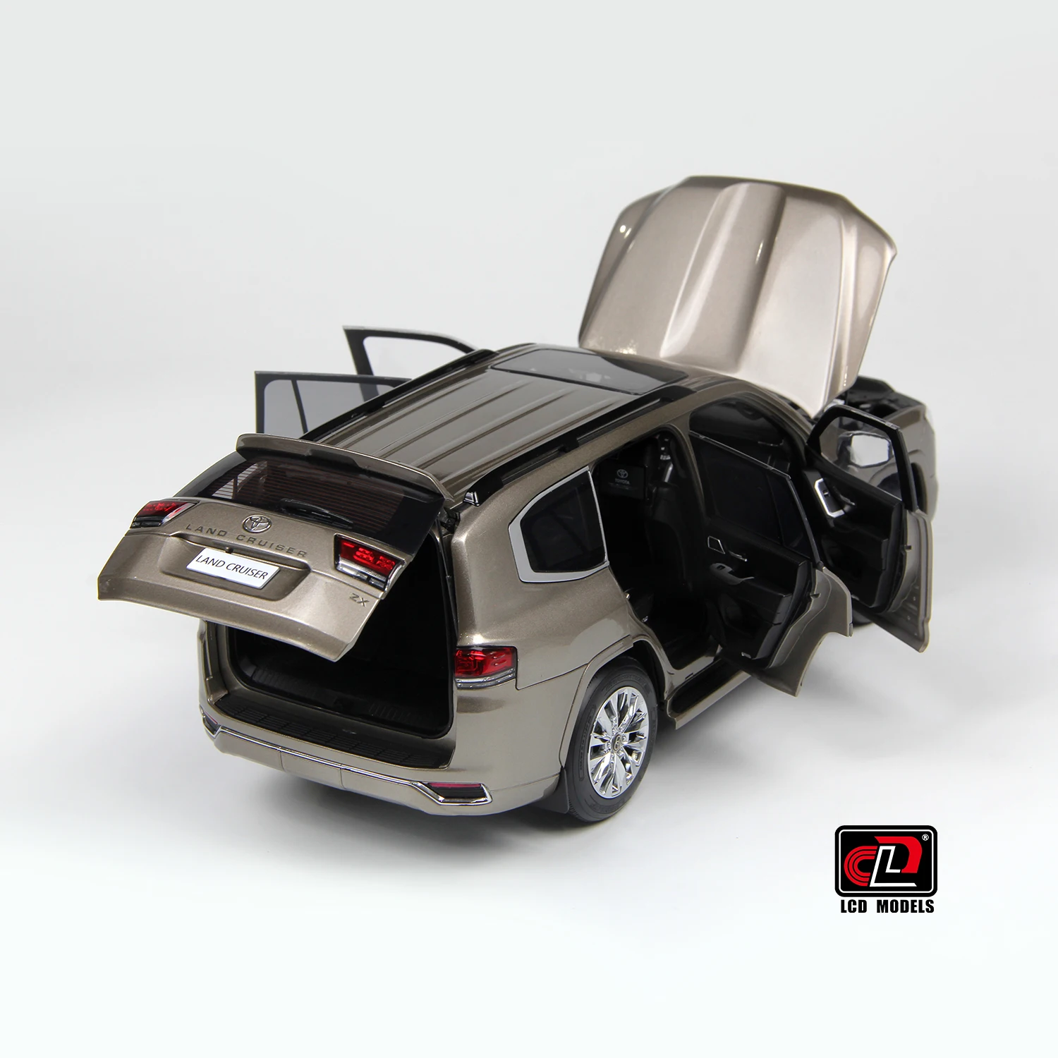 Diecast Model LC300 ZX 1:18 Scale SUV 6 Diecast Model LC300 ZX 1:18 Scale SUV - Image 6