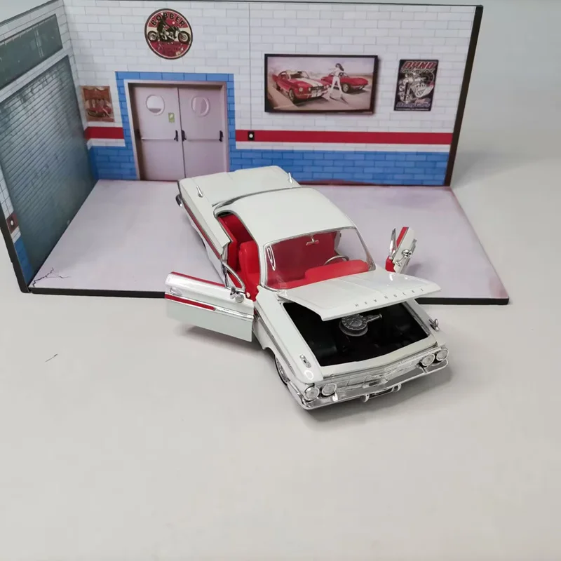 1961 Impala 1/24 Scale Diecast Model 3 1961 Impala 1/24 Scale Diecast Model - Image 3