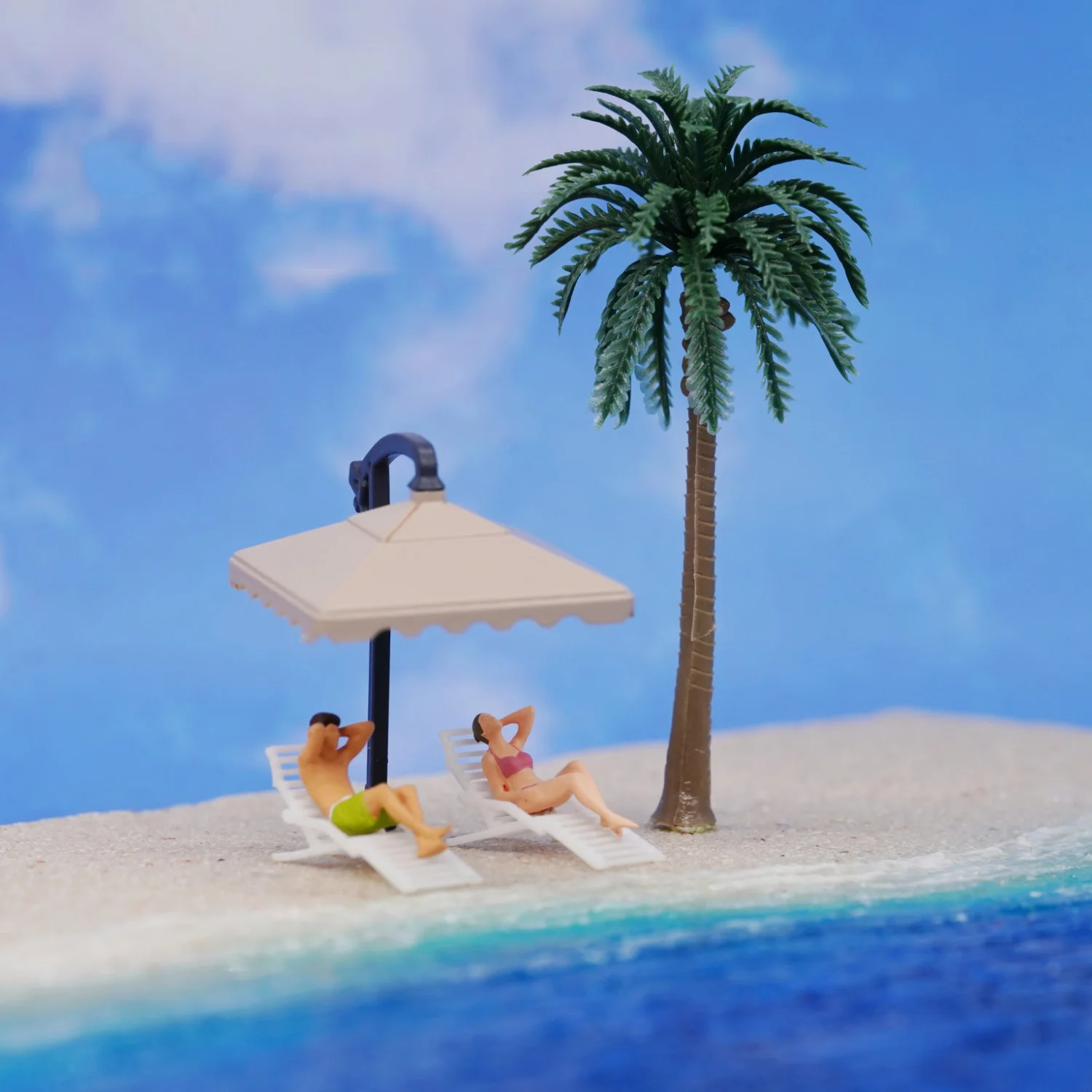 Resin Beach Diorama with Miniature Figures 6 Resin Beach Diorama with Miniature Figures - Image 6