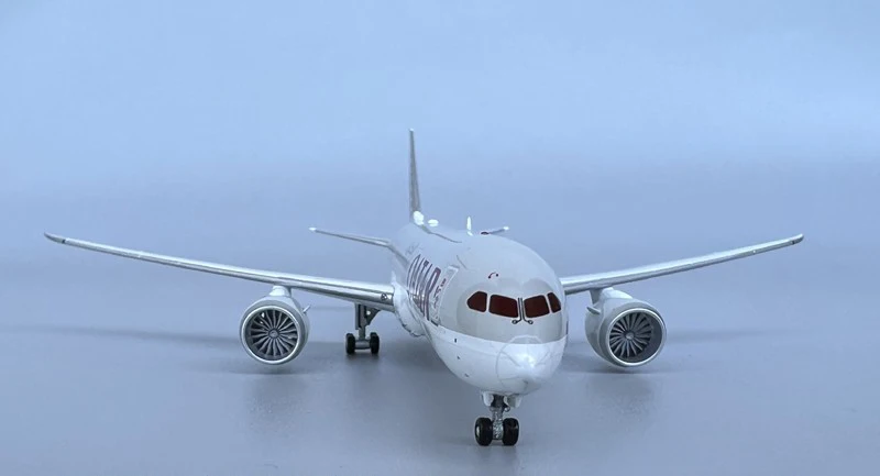 Qatar Airways Boeing 787-9 Diecast Model 1:400 4 Qatar Airways Boeing 787-9 Diecast Model 1:400 - Image 4
